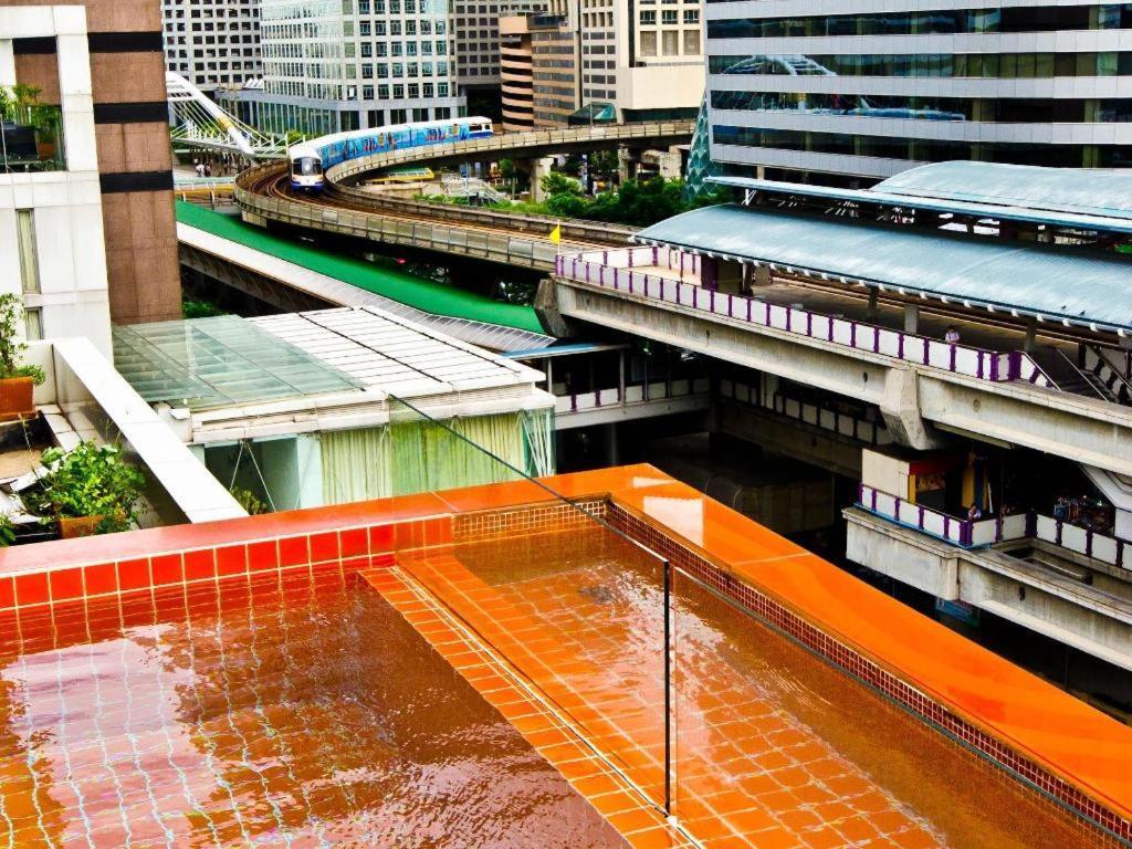 The Heritage Silom Hotel Bangkok Exterior foto