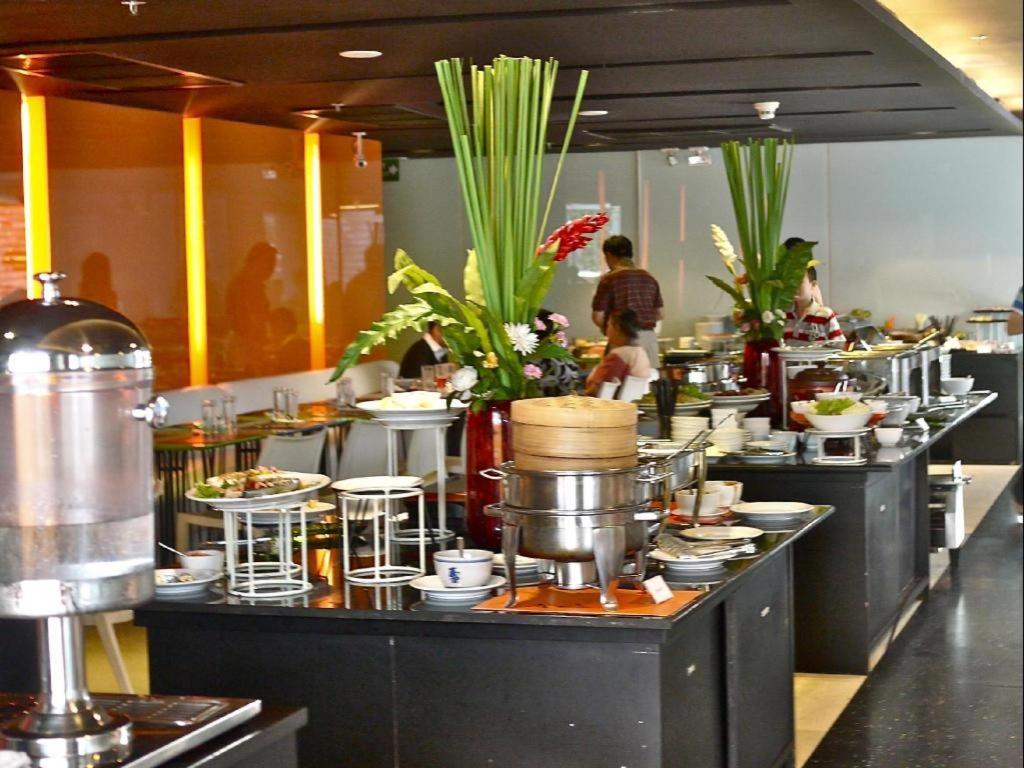 The Heritage Silom Hotel Bangkok Exterior foto
