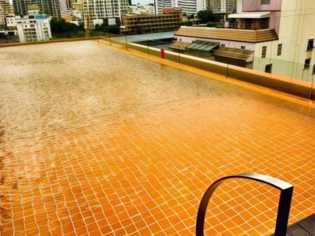 The Heritage Silom Hotel Bangkok Exterior foto