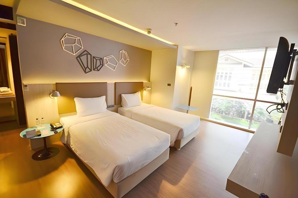 The Heritage Silom Hotel Bangkok Exterior foto