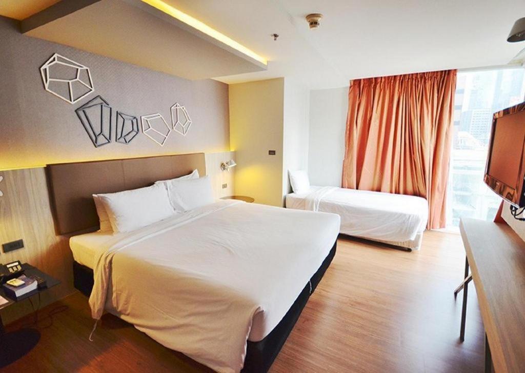 The Heritage Silom Hotel Bangkok Exterior foto