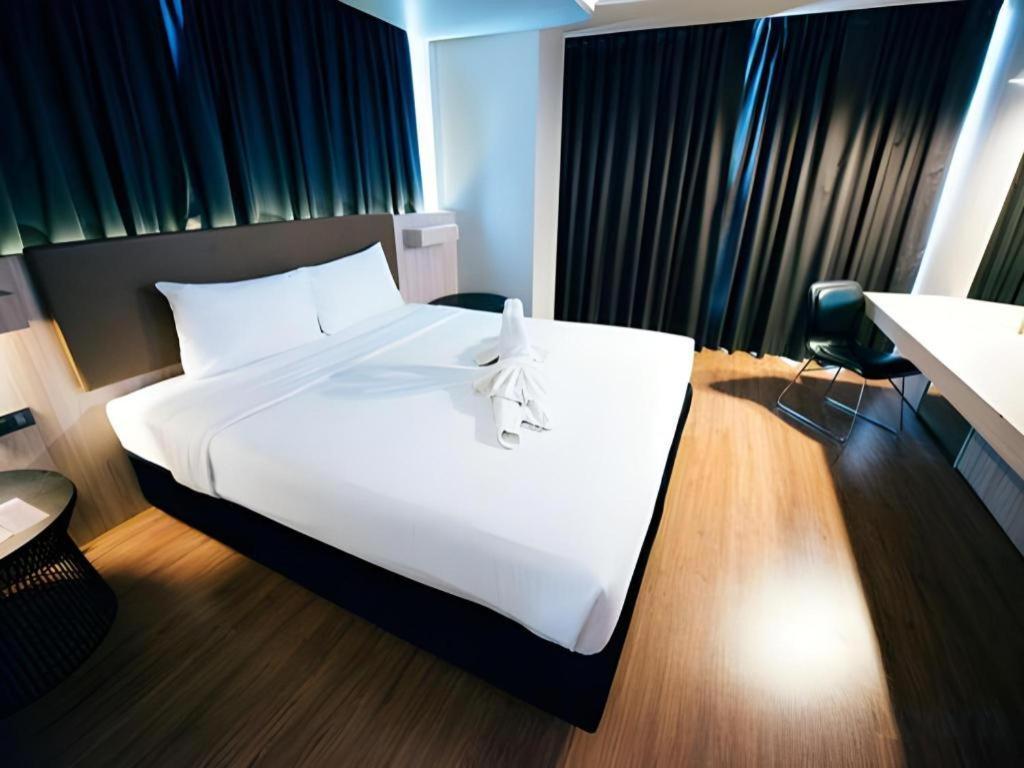 The Heritage Silom Hotel Bangkok Exterior foto